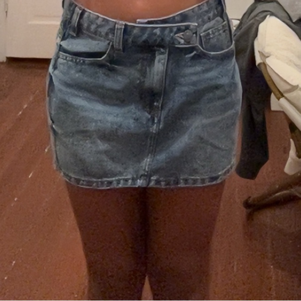 Jean skirt diagonal button